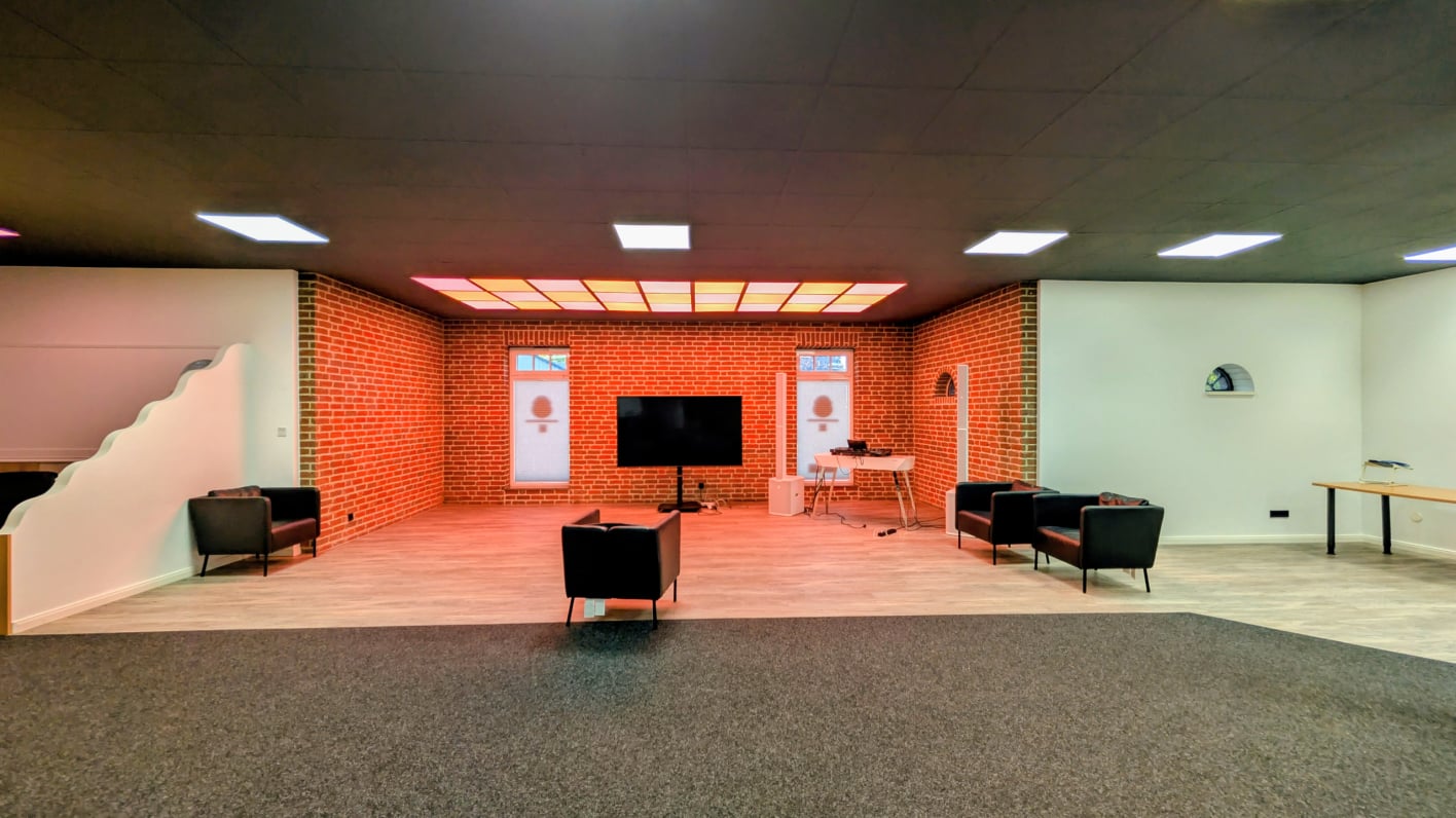 DJ DECK & ENTERTAINMENT